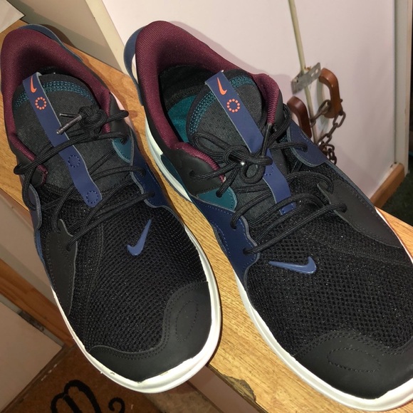 NIKE shoe - Picture 4 of 9